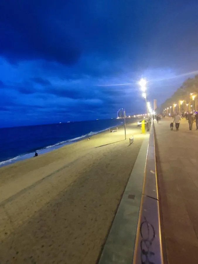 شقة برشلونة  في Nice Flat Within Walking Range To The Beach 0*,