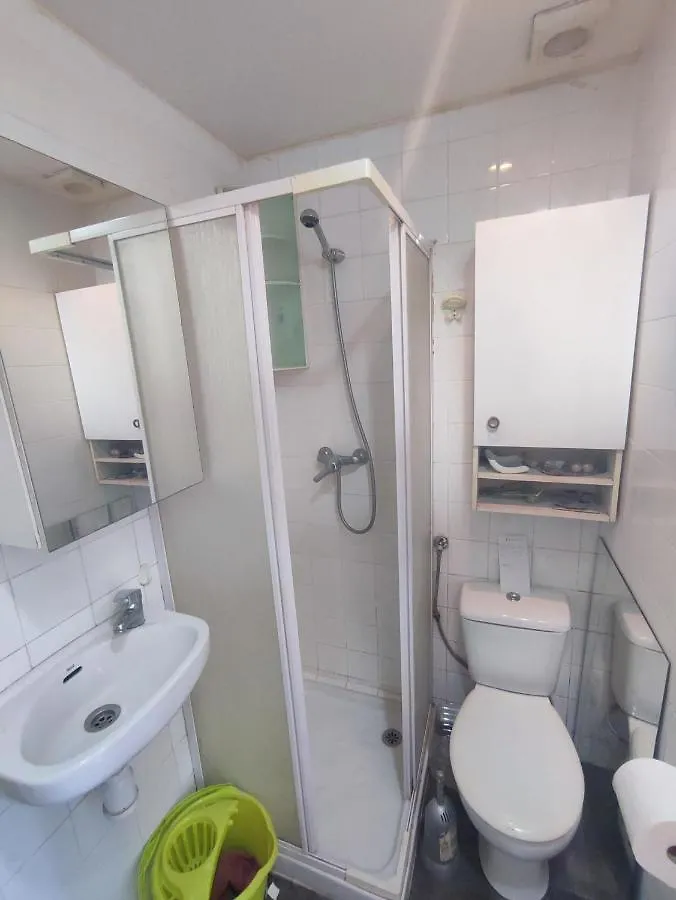 شقة برشلونة  في Nice Flat Within Walking Range To The Beach إسبانيا